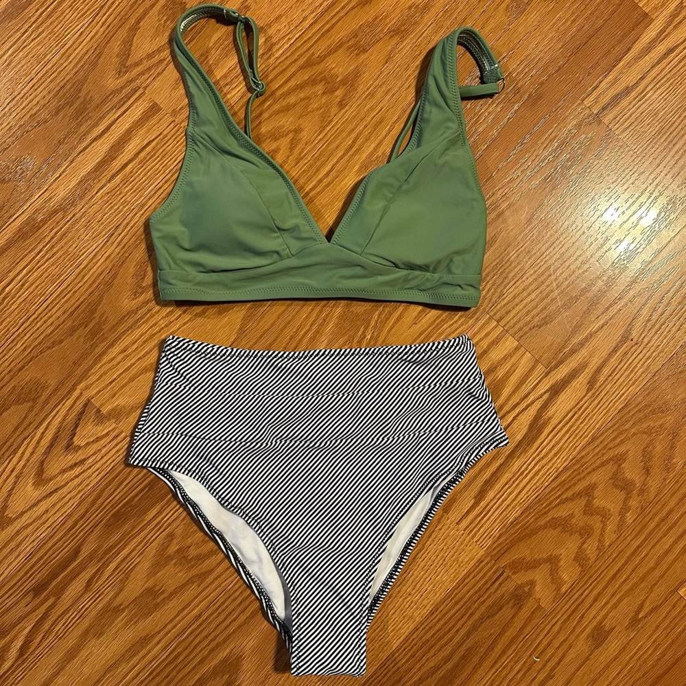 NWT Green V-neck Bikini Top With Black & White High-Waisted Bottoms size XS